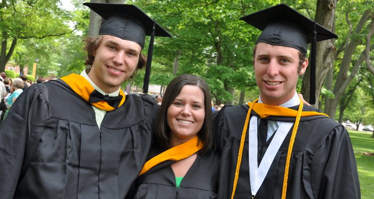 There are many reasons for college-bound students to consider online courses, here are just a few.