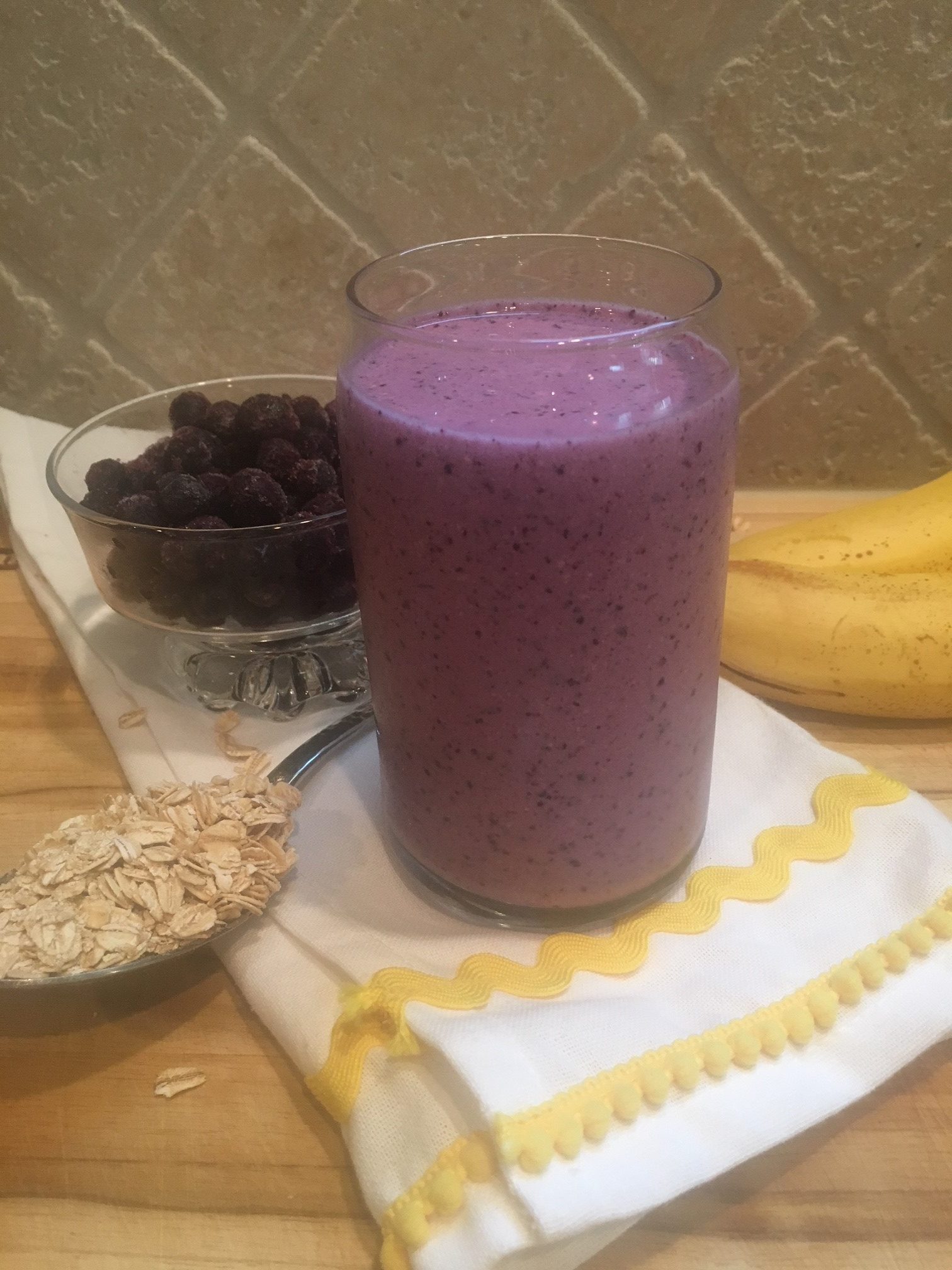 blueberry smoothie with ingredients