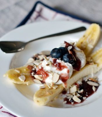 yogurt banana split