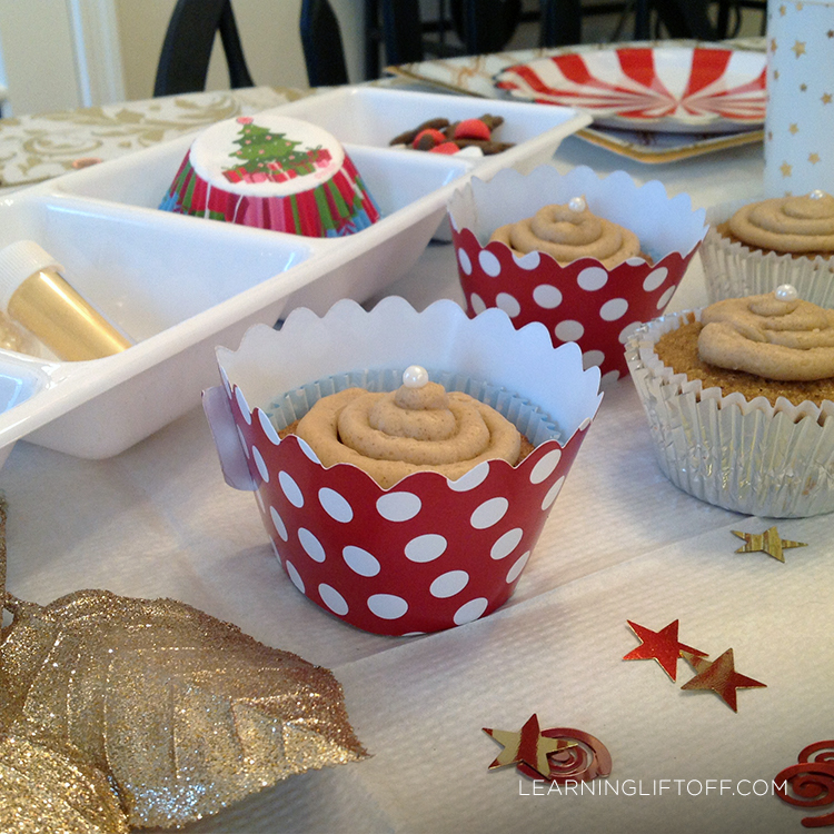 Christmas table cupcake