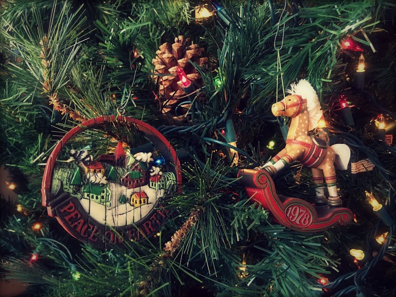 Vintage or Nostalgic Trendy Christmas Decorating Ideas