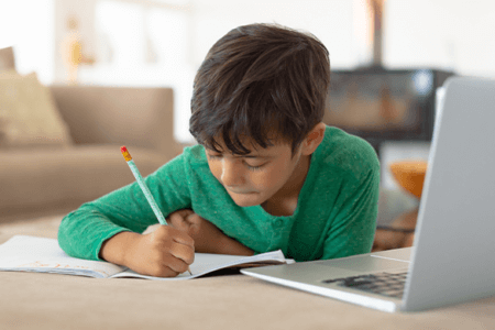 child using free online resources