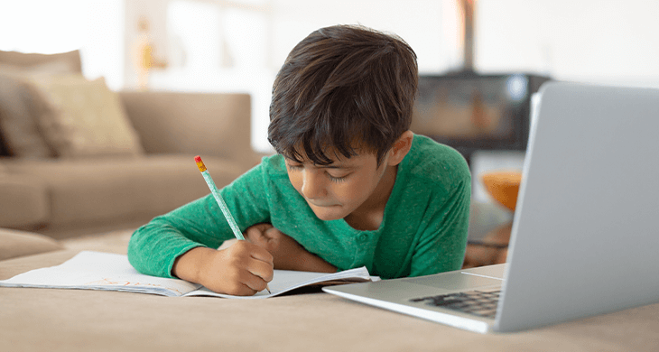 child using free online resources